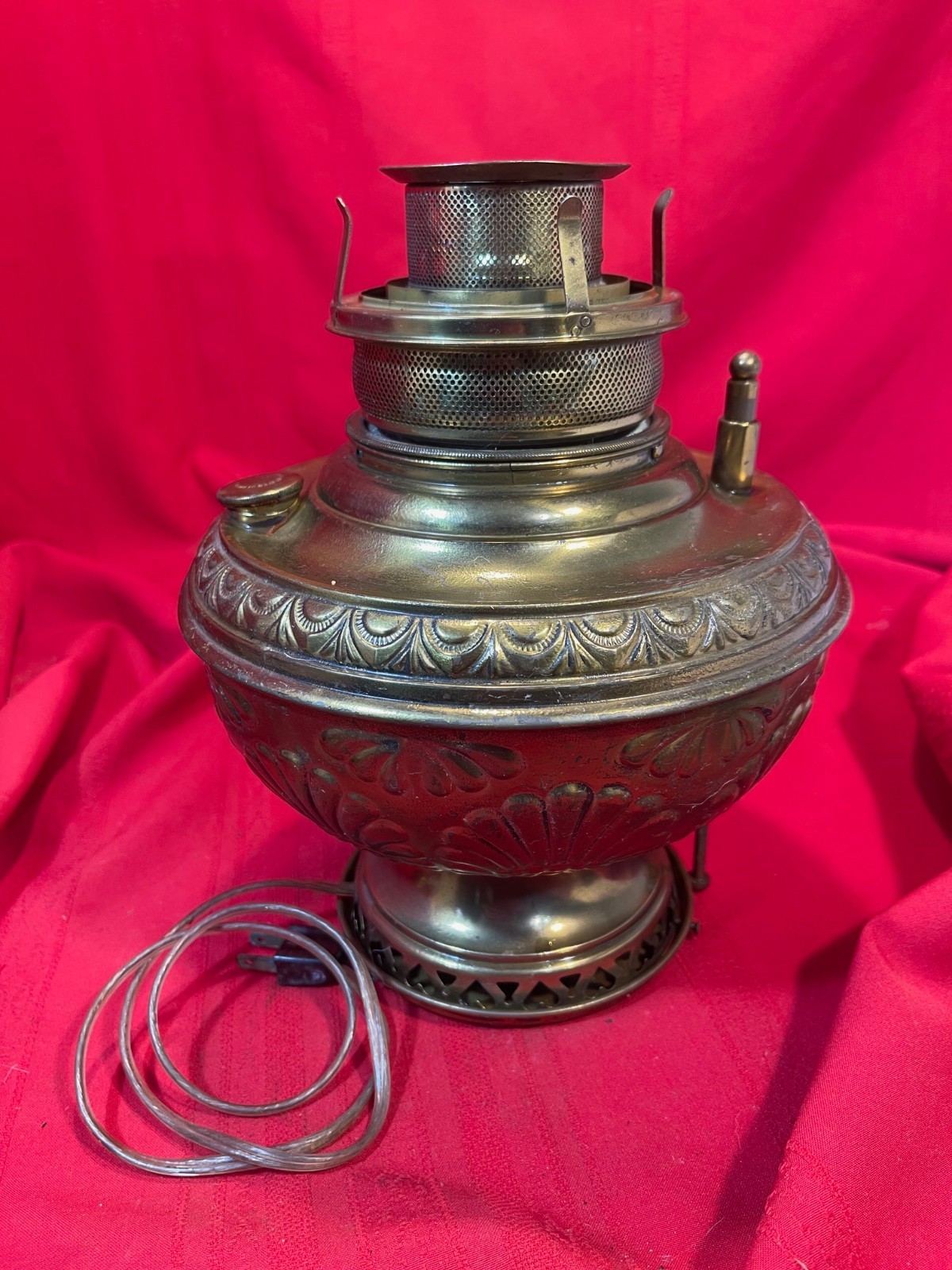 Large Antique Ornate Brass General Store Oil Lamp L88